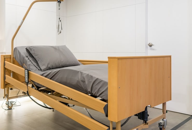 When Should You Use a Hydraulic Bed for Patients at Home?