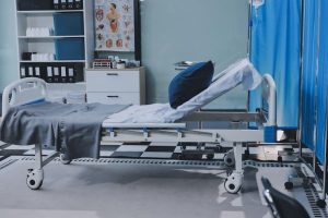 Electric-vs-Manual-Hospital-Beds-Which-One-Should-You-Choose