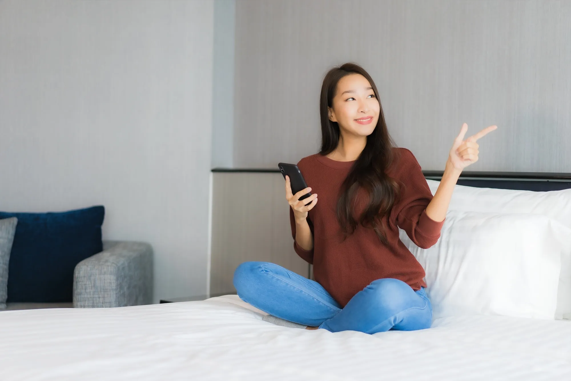 Compare remote-control and hydraulic patient beds for long-term bedridden care, including features, independence, safety, mattresses and pricing.